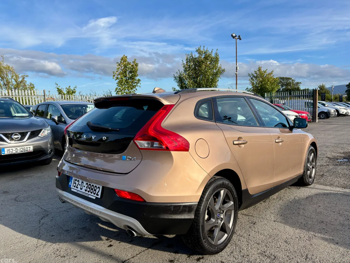 Volvo V40 Hatchback, Diesel, 2015, Orange