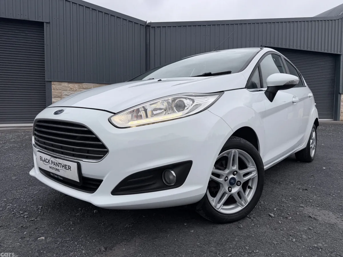 Ford Fiesta Hatchback, Petrol, 2015, White