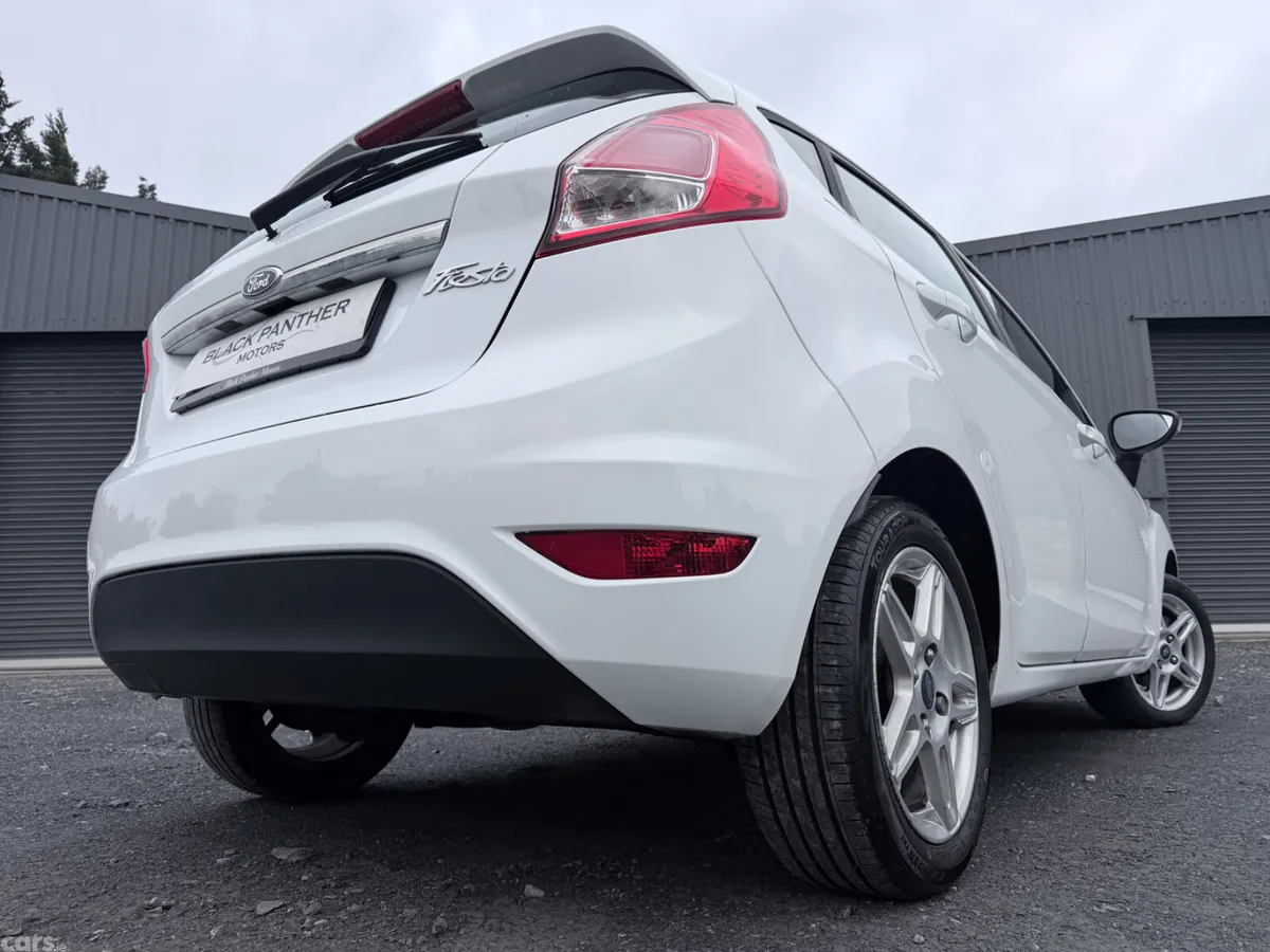 Ford Fiesta Hatchback, Petrol, 2015, White