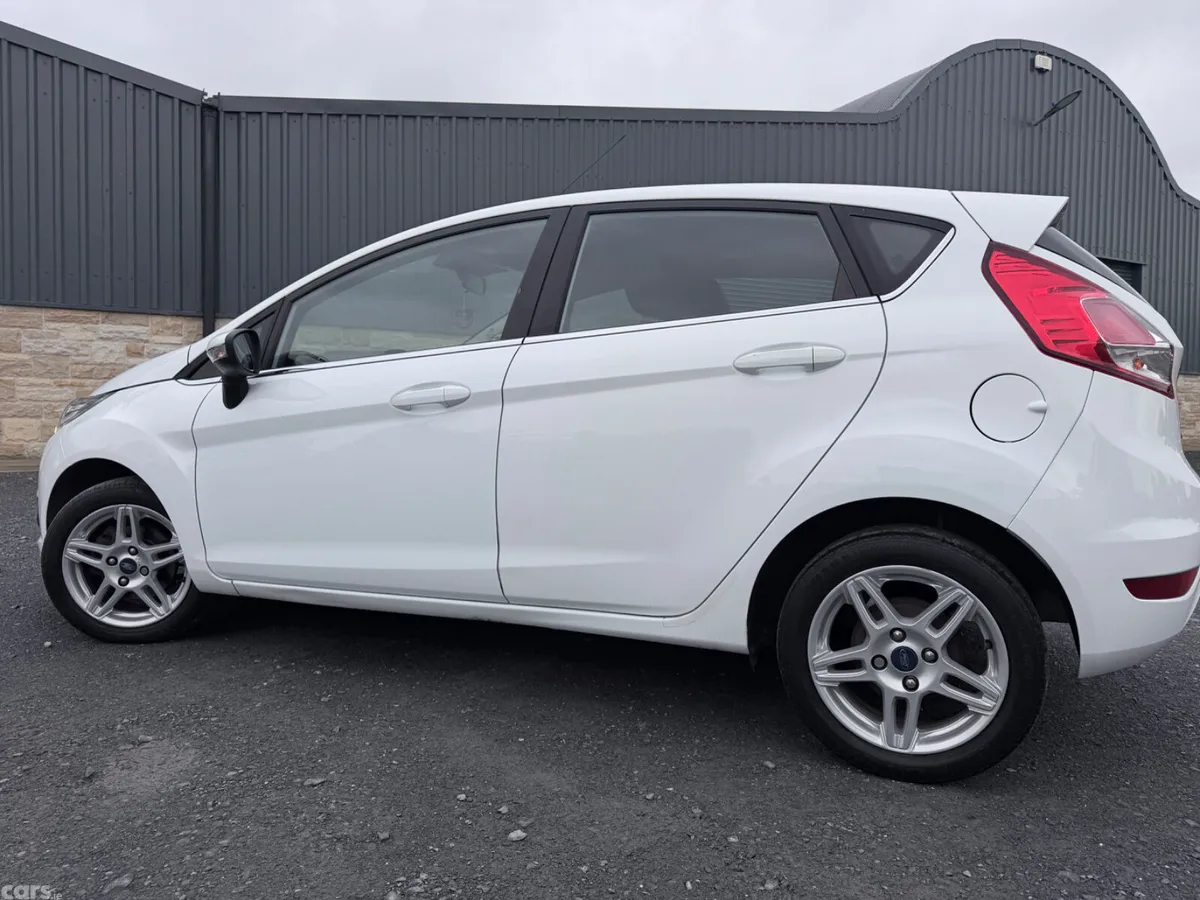 Ford Fiesta Hatchback, Petrol, 2015, White