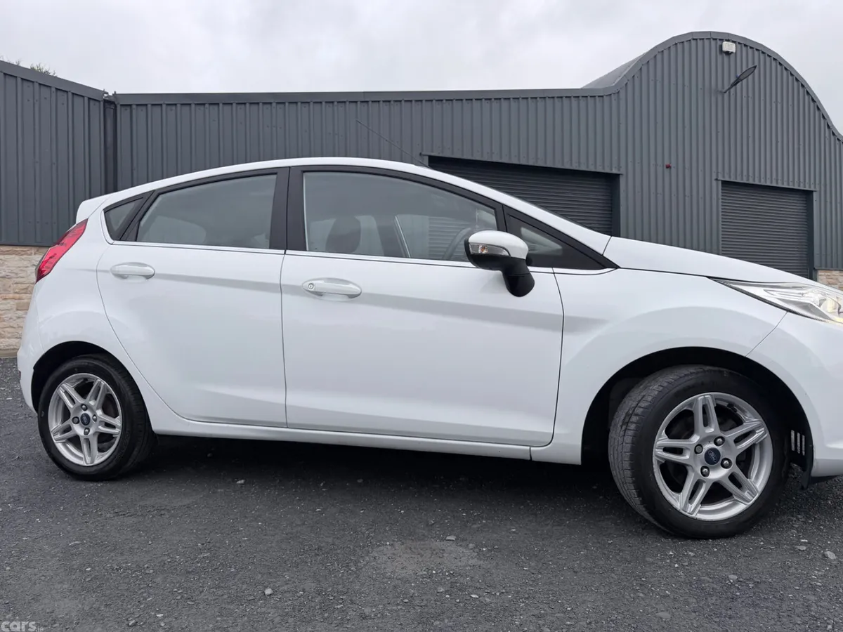 Ford Fiesta Hatchback, Petrol, 2015, White