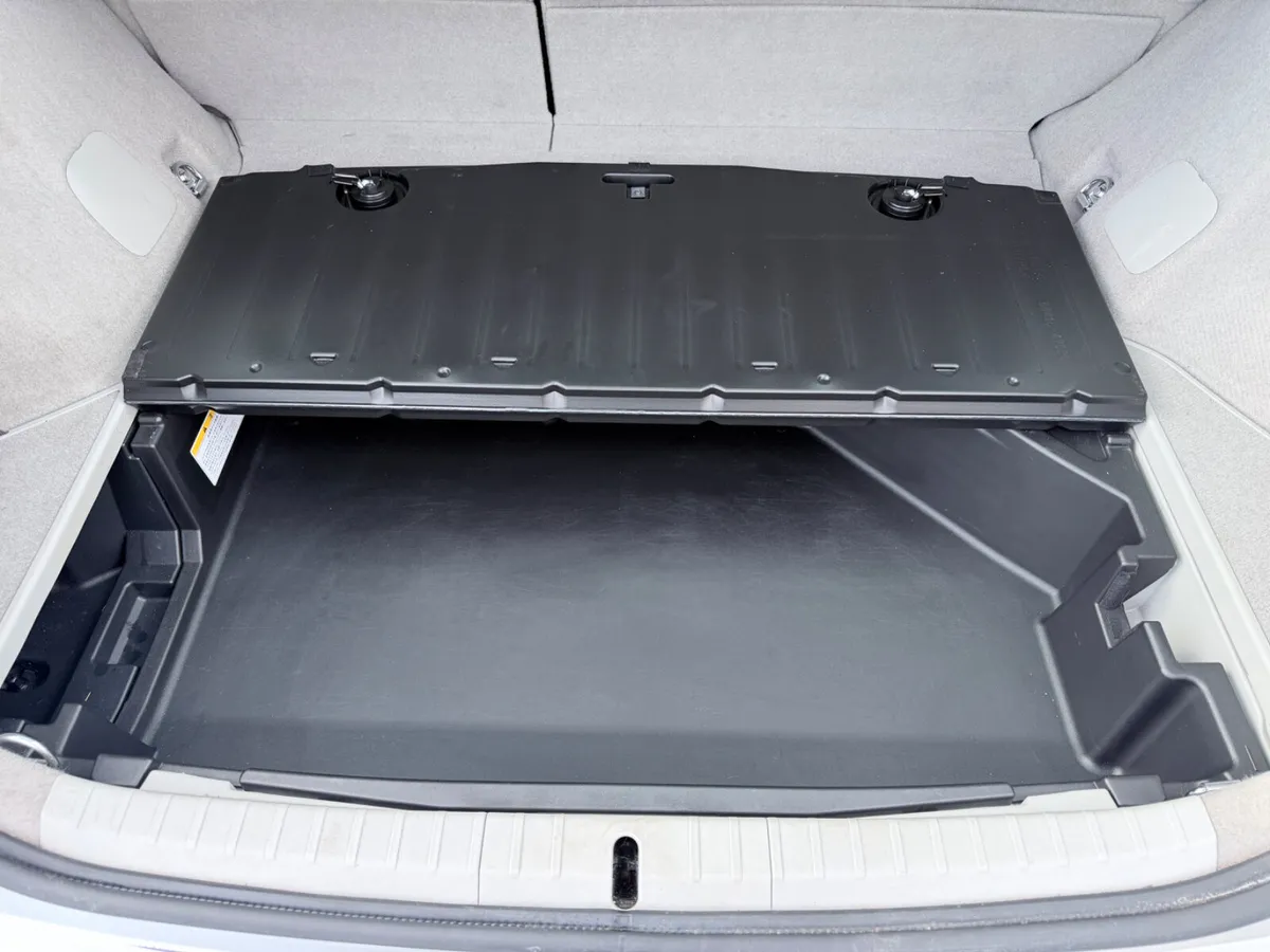 Toyota Prius Hatchback, Petrol Hybrid, 2015, Silver