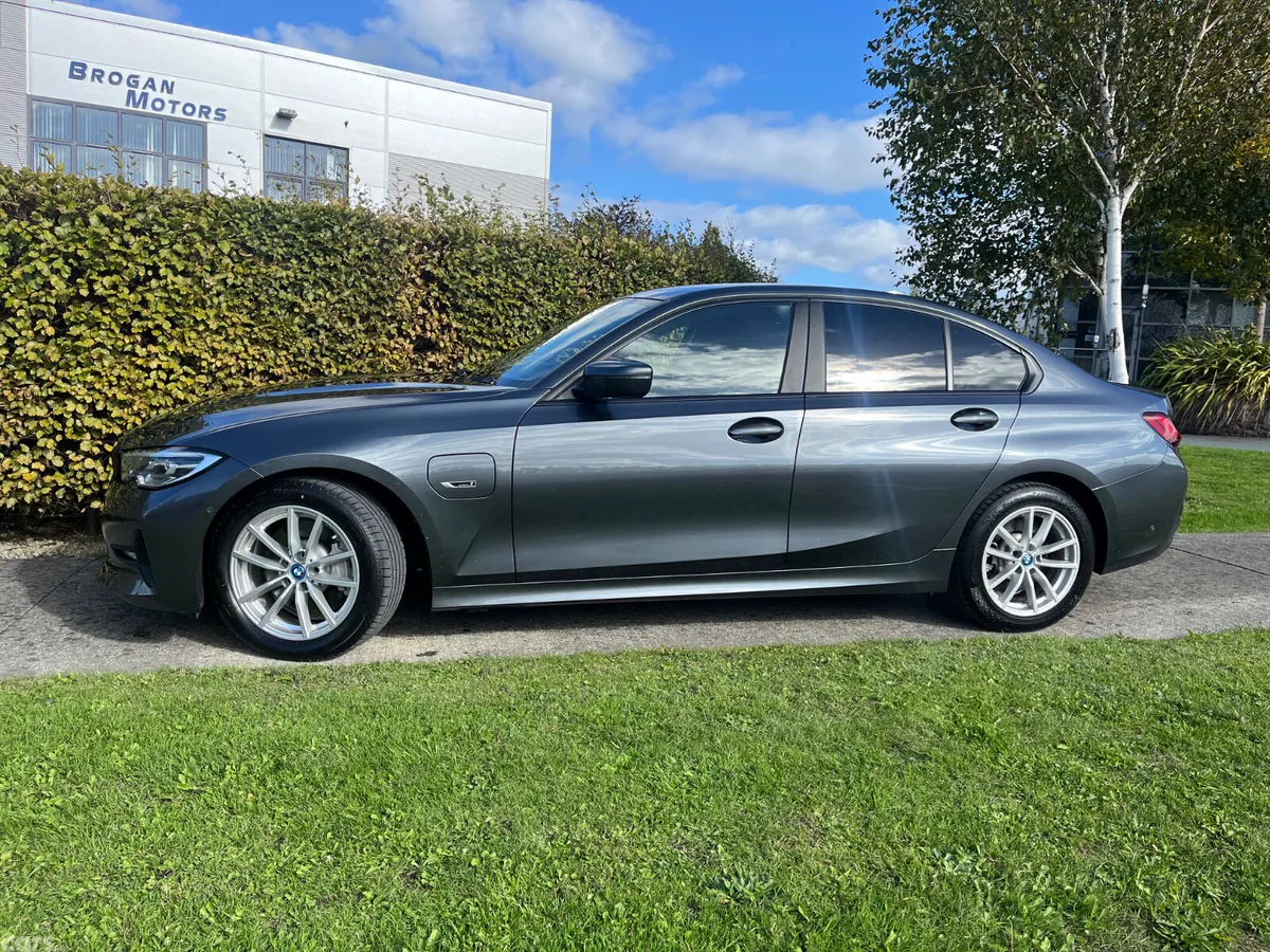 BMW 3-Series Saloon, Petrol Plug-in Hybrid, 2022, Grey