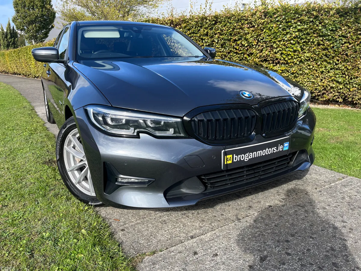 BMW 3-Series Saloon, Petrol Hybrid, 2022, Grey