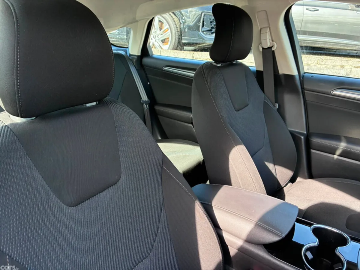 Ford Mondeo Hatchback, Diesel, 2016, White