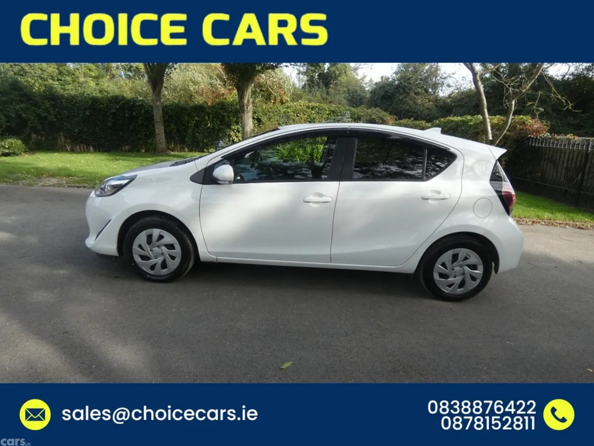 Toyota Aqua Hatchback, Petrol Hybrid, 2021, White