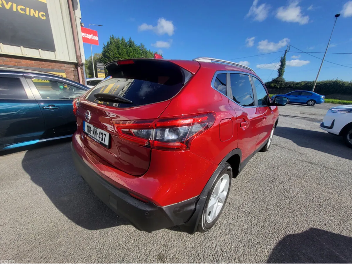 Nissan Qashqai MPV, Diesel, 2018, Red