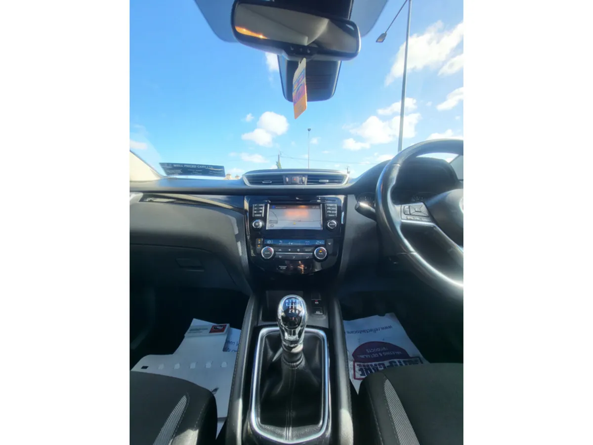 Nissan Qashqai MPV, Diesel, 2018, Red