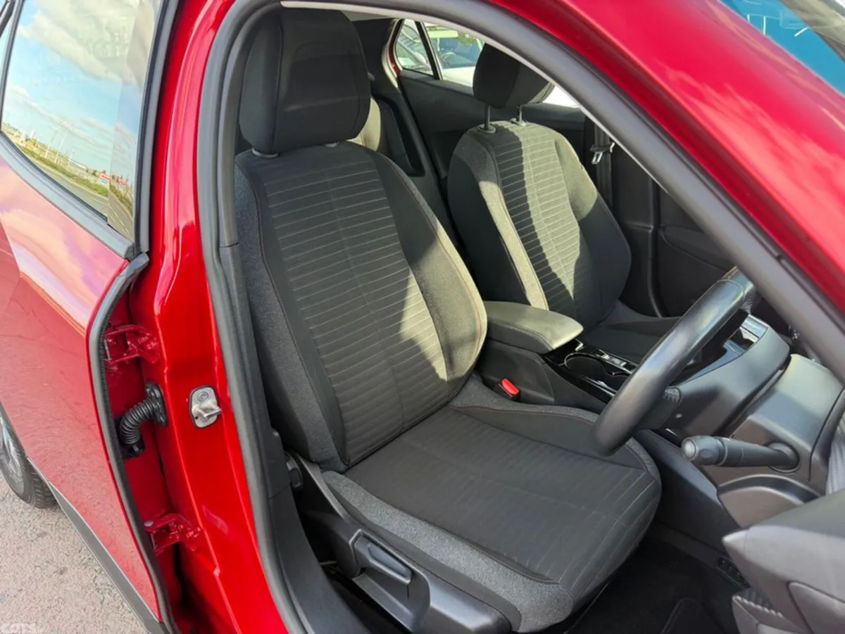 Peugeot 2008 MPV, Electric, 2022, Red