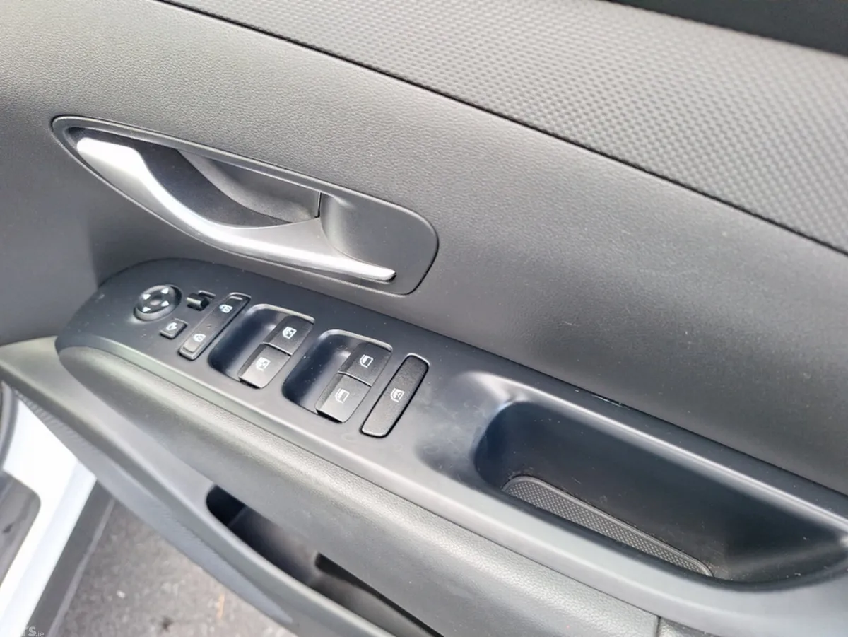Hyundai Tucson MPV, Petrol Hybrid, 2023, White