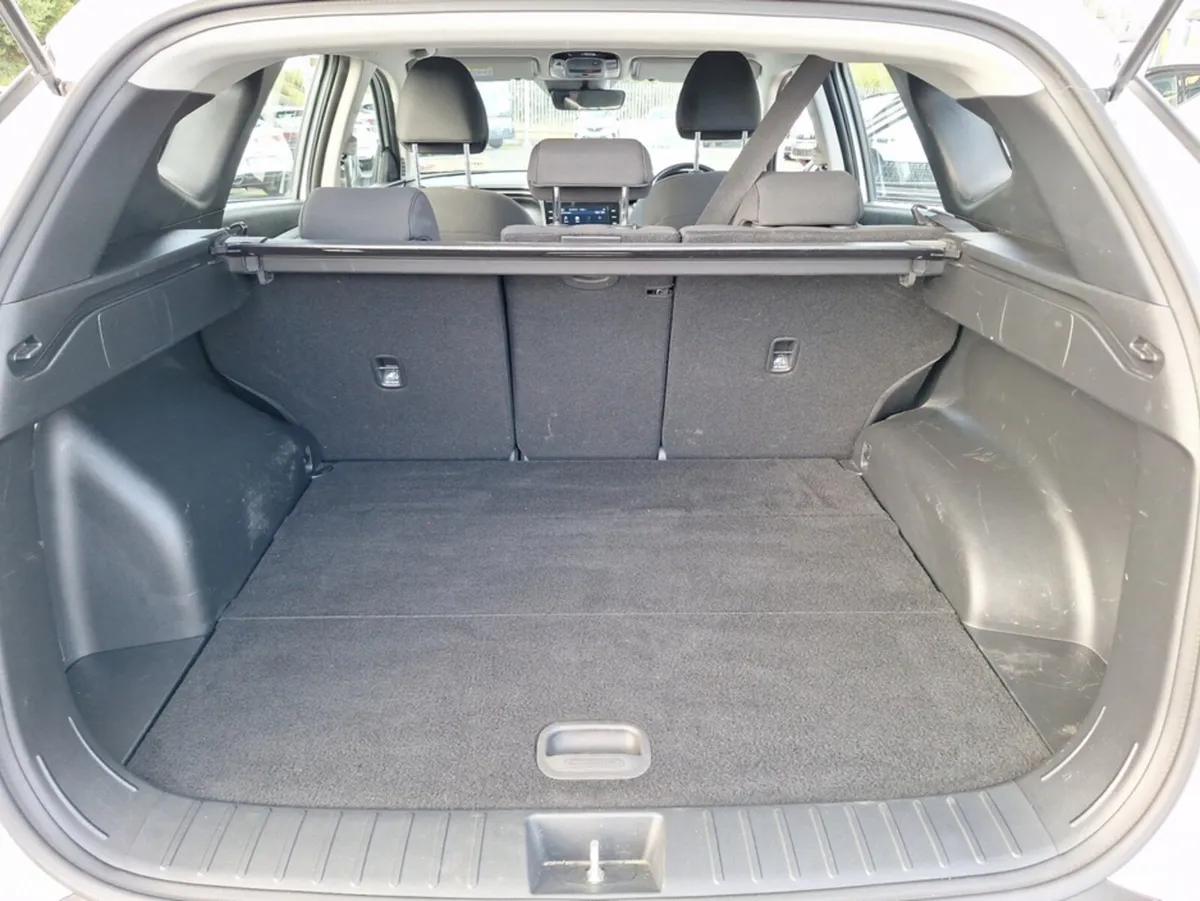 Hyundai Tucson MPV, Petrol Hybrid, 2023, White