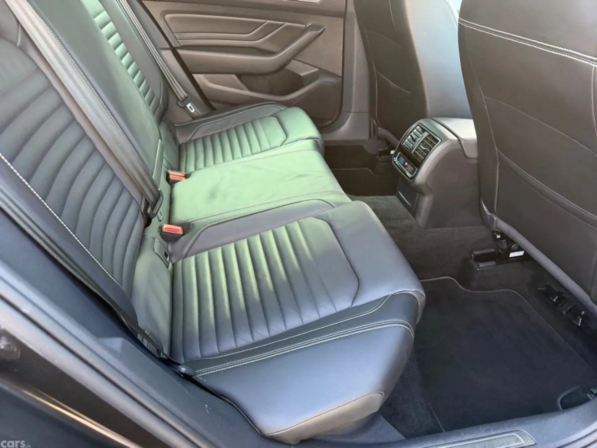 Volkswagen Passat Saloon, Petrol, 2021, Grey