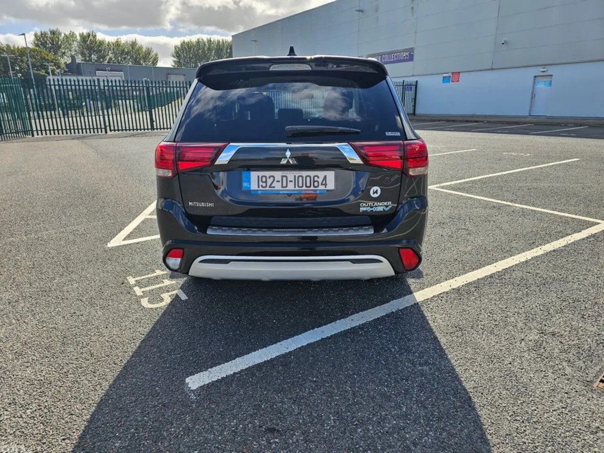 Mitsubishi Outlander Estate, Petrol Plug-in Hybrid, 2019, Black