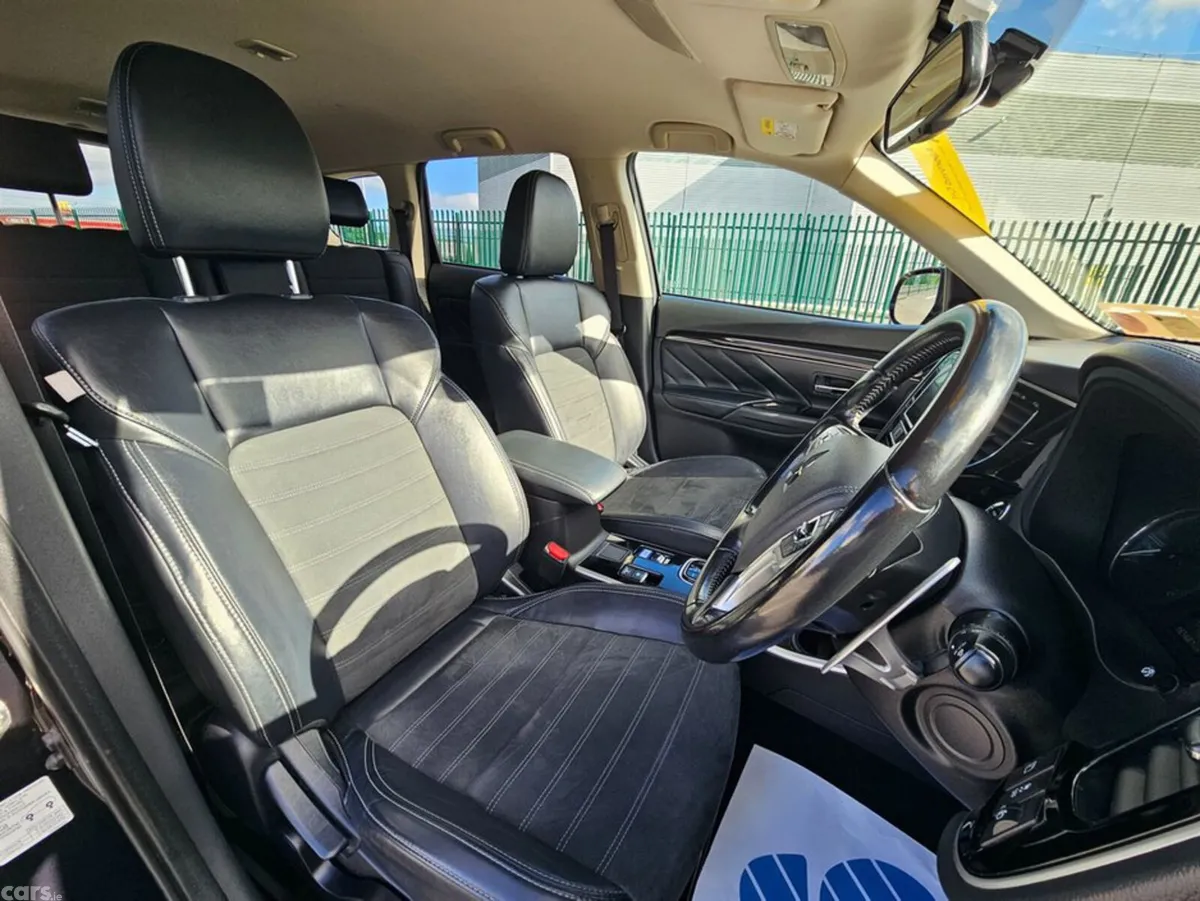 Mitsubishi Outlander Estate, Petrol Plug-in Hybrid, 2019, Black