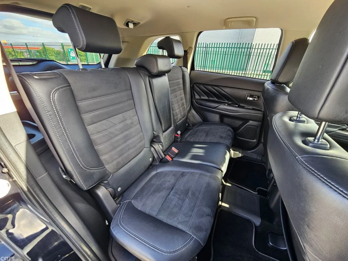 Mitsubishi Outlander Estate, Petrol Plug-in Hybrid, 2019, Black