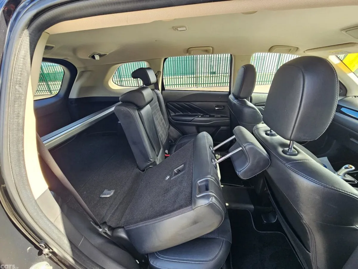 Mitsubishi Outlander Estate, Petrol Plug-in Hybrid, 2019, Black