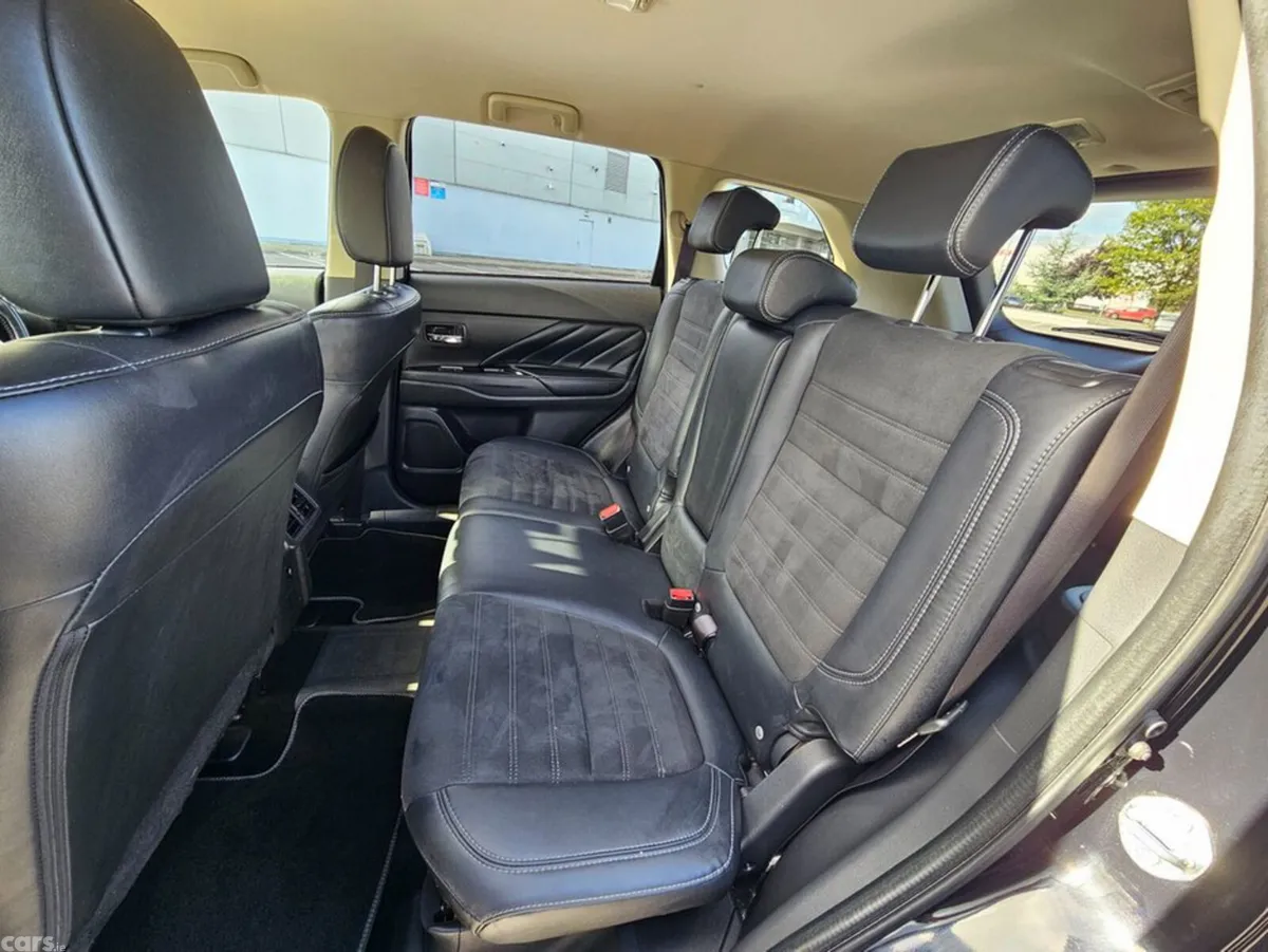 Mitsubishi Outlander Estate, Petrol Plug-in Hybrid, 2019, Black
