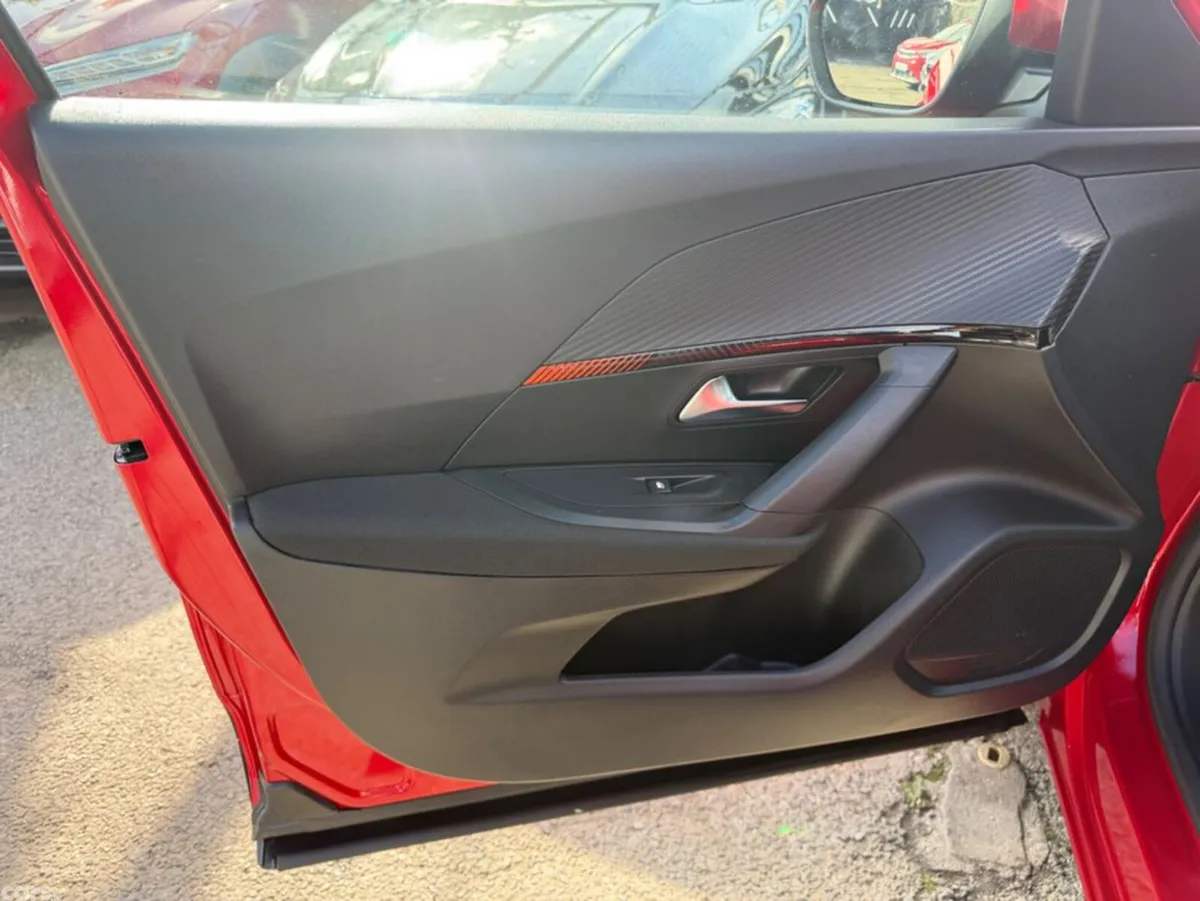 Peugeot 2008 MPV, Electric, 2022, Red