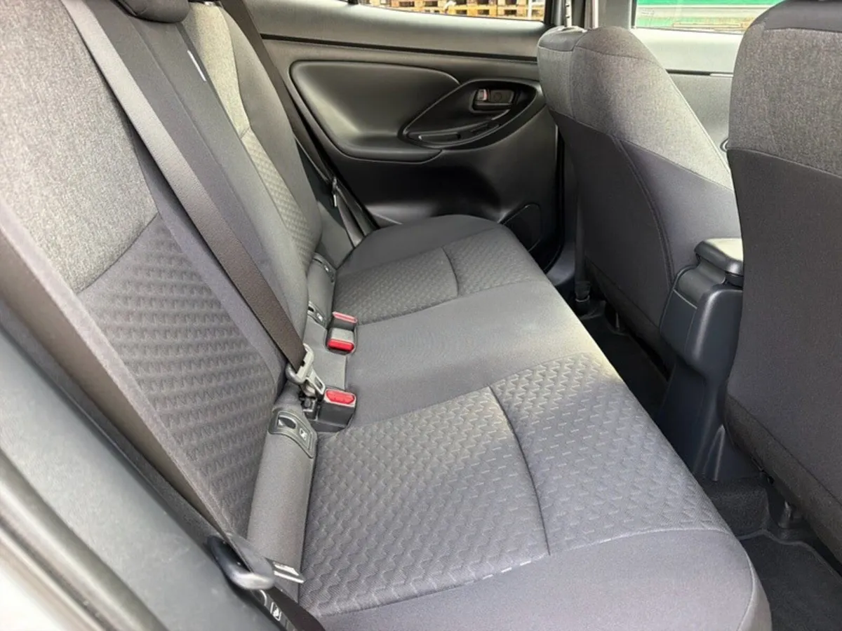 Toyota Yaris Cross Hatchback, Petrol Hybrid, 2026, Grey