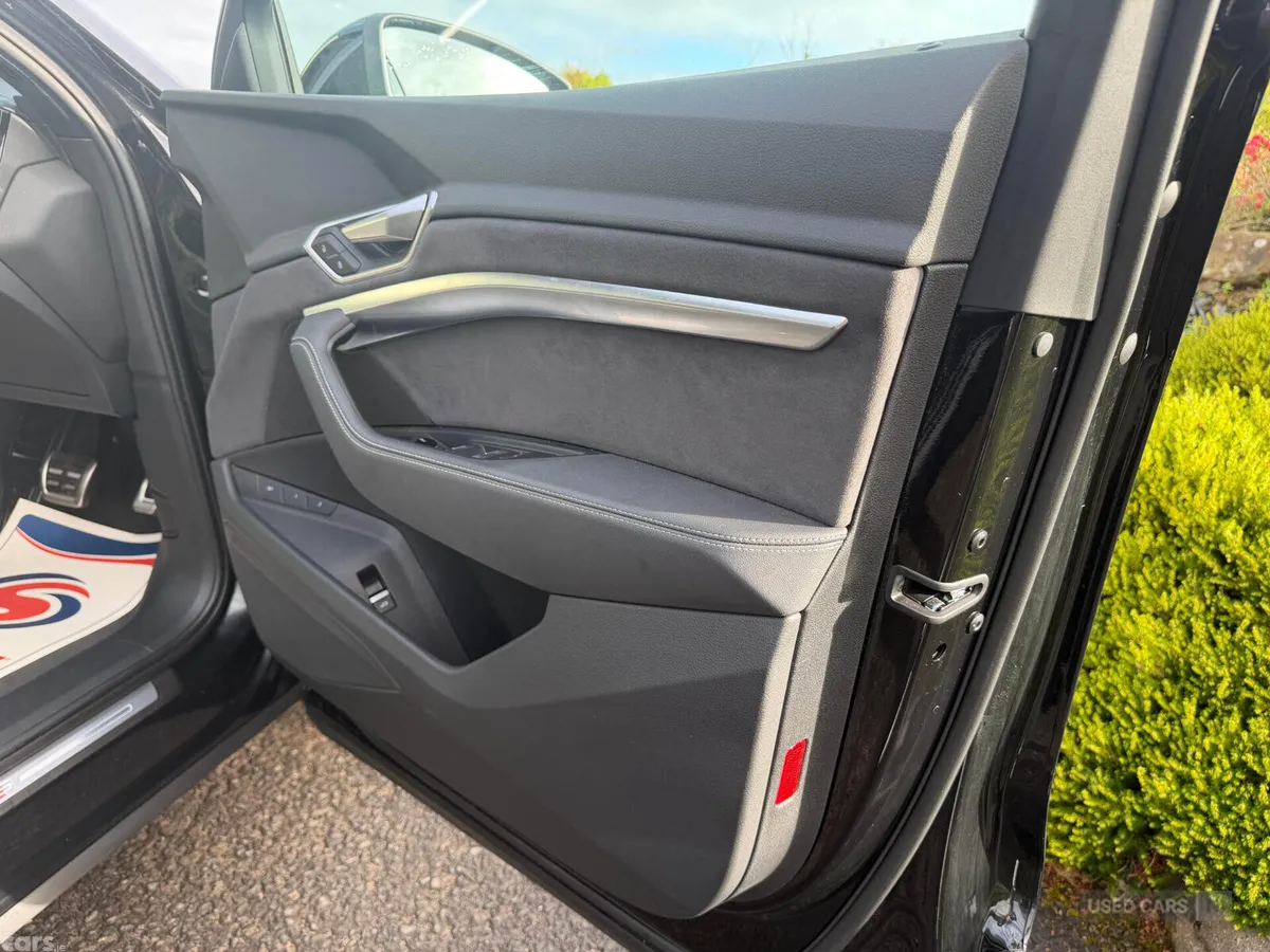 Audi Q8 SUV, Electric, 2024, Black