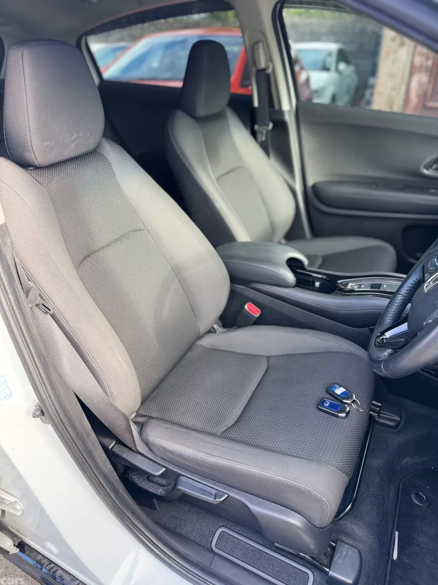Honda Vezel Estate, Petrol Hybrid, 2020, White