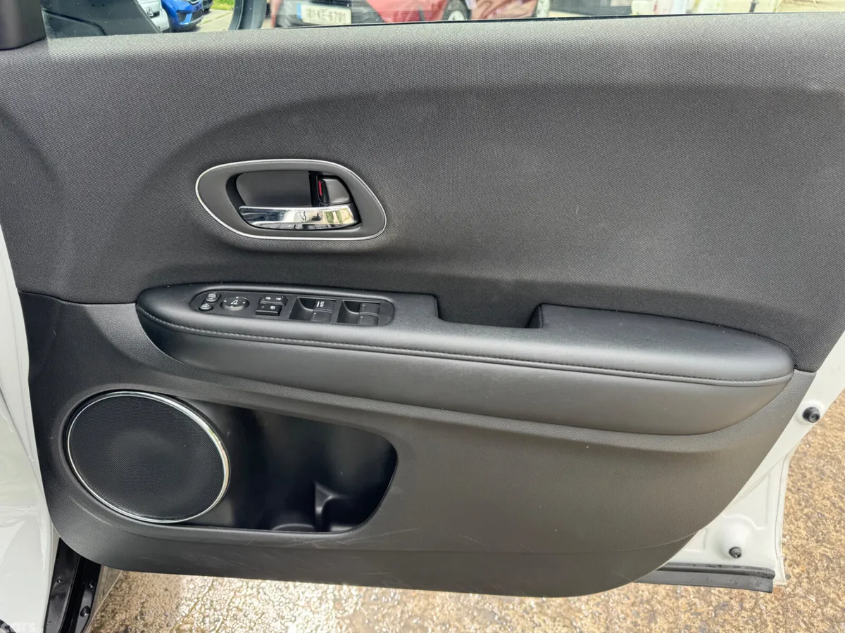 Honda Vezel Estate, Petrol Hybrid, 2020, White