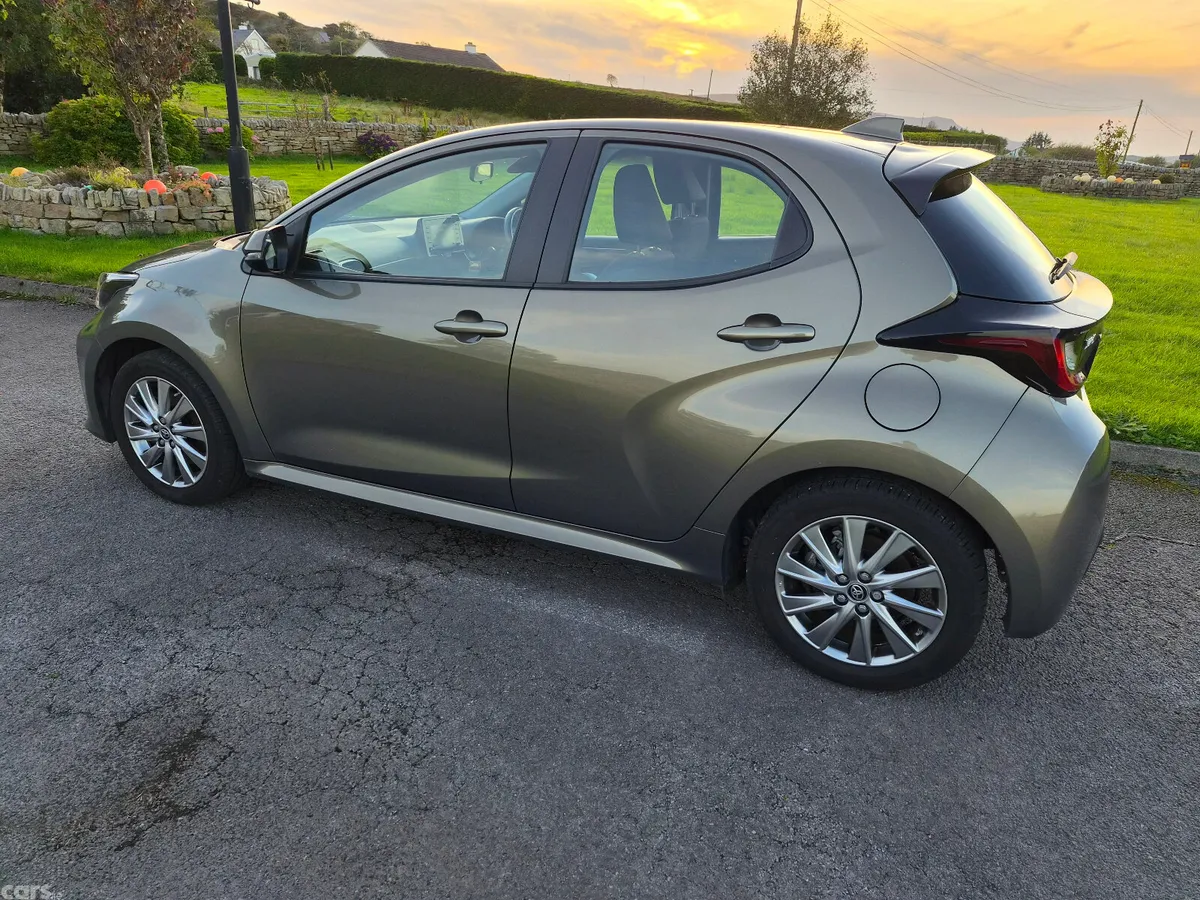 Toyota Yaris Hatchback, Petrol Hybrid, 2023, Gold