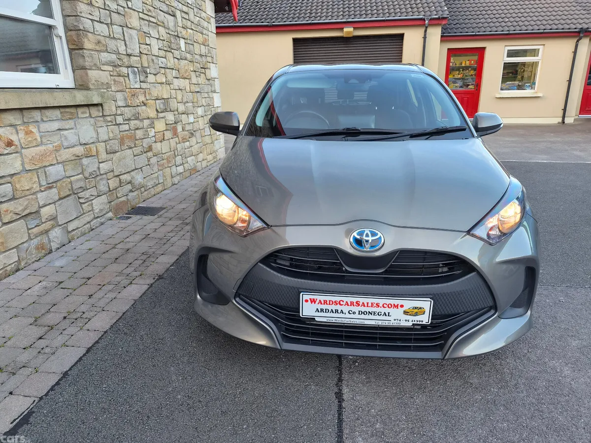 Toyota Yaris Hatchback, Petrol Hybrid, 2023, Gold