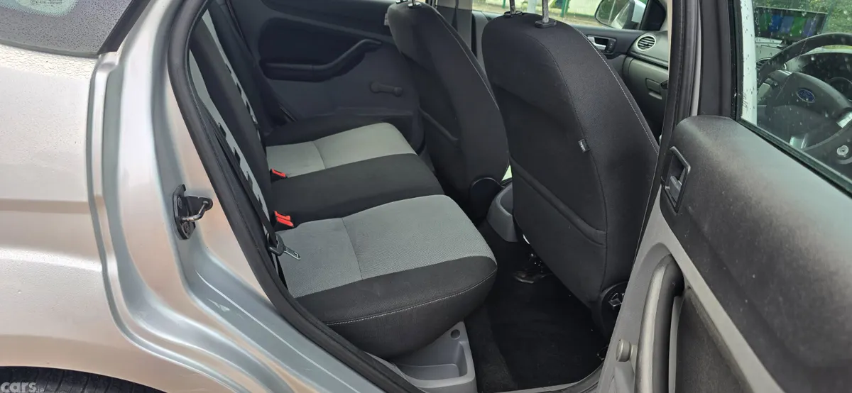 Ford Focus Hatchback, Diesel, 2010, Silver