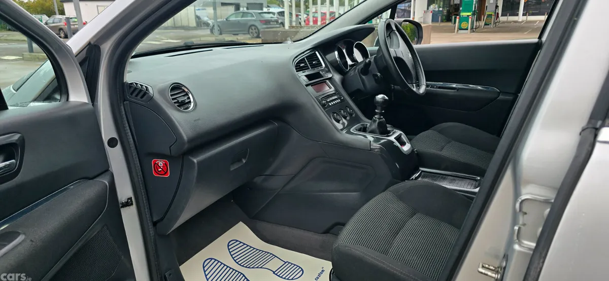 Peugeot 5008 MPV, Diesel, 2012, Grey