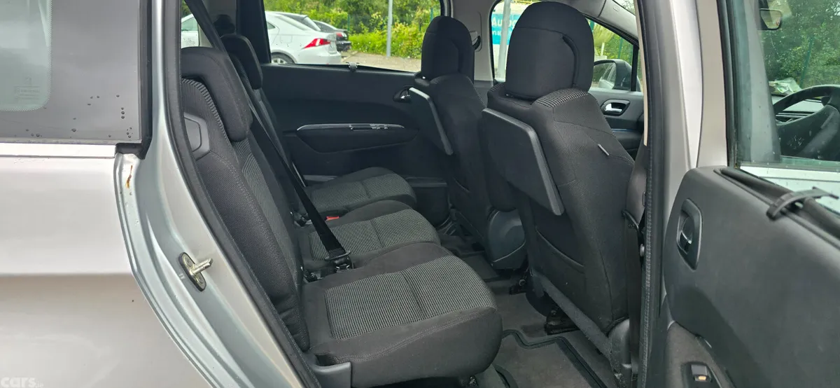 Peugeot 5008 MPV, Diesel, 2012, Grey
