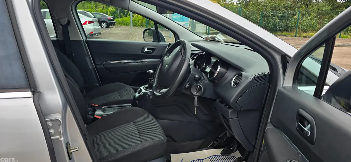 Peugeot 5008 MPV, Diesel, 2012, Grey