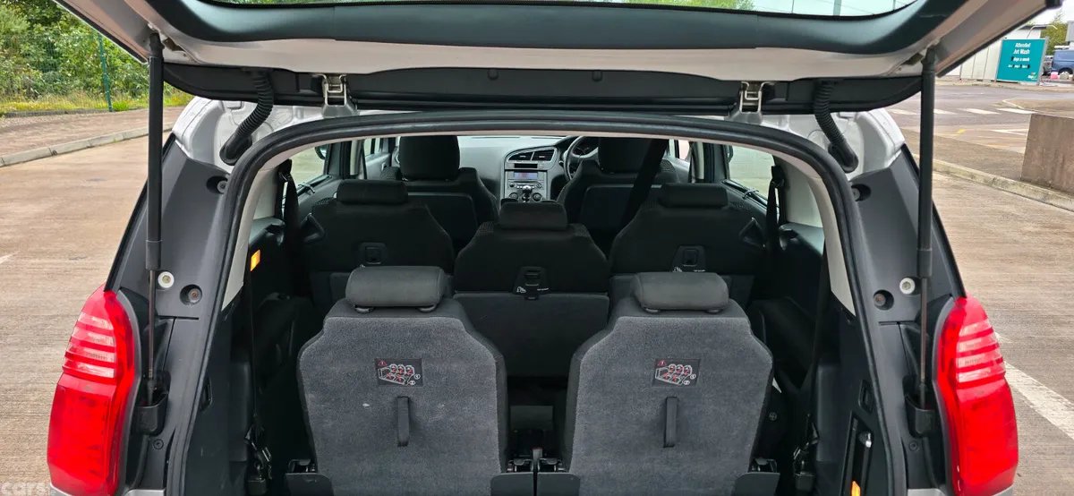 Peugeot 5008 MPV, Diesel, 2012, Grey