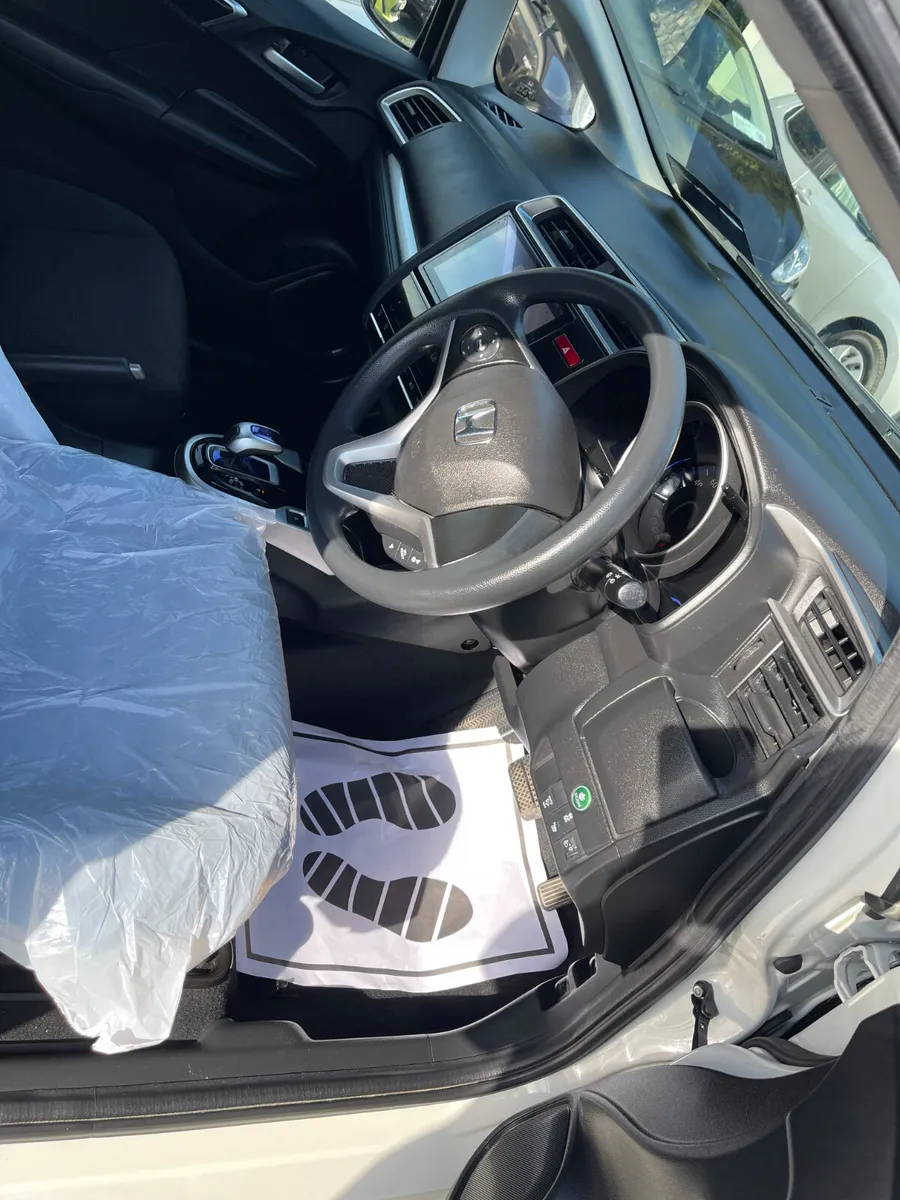 Honda Fit Hatchback, Petrol Hybrid, 2016, White