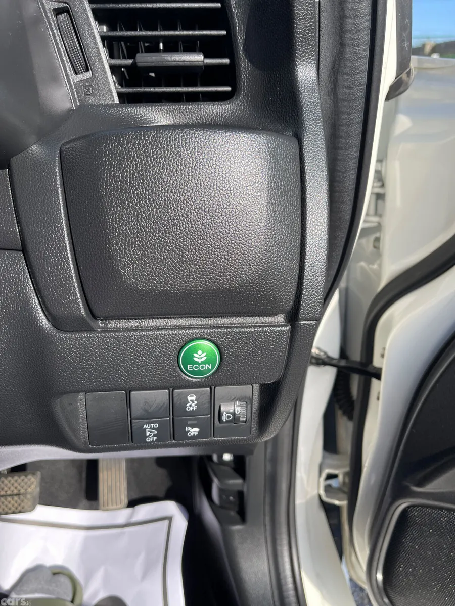 Honda Fit Hatchback, Petrol Hybrid, 2016, White