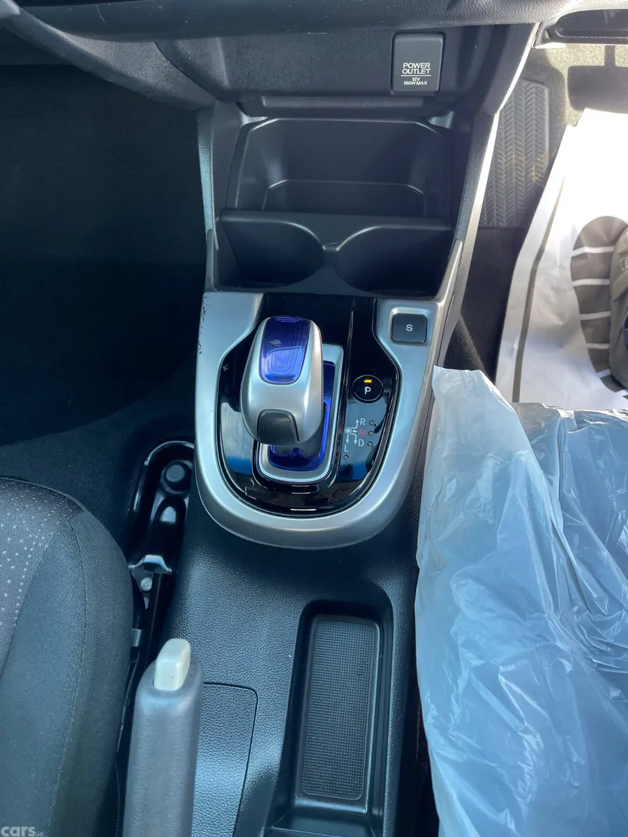 Honda Fit Hatchback, Petrol Hybrid, 2016, White