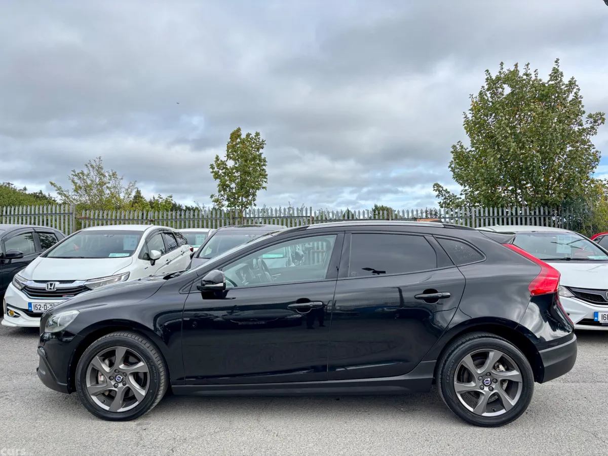 Volvo V40 Hatchback, Diesel, 2016, Black