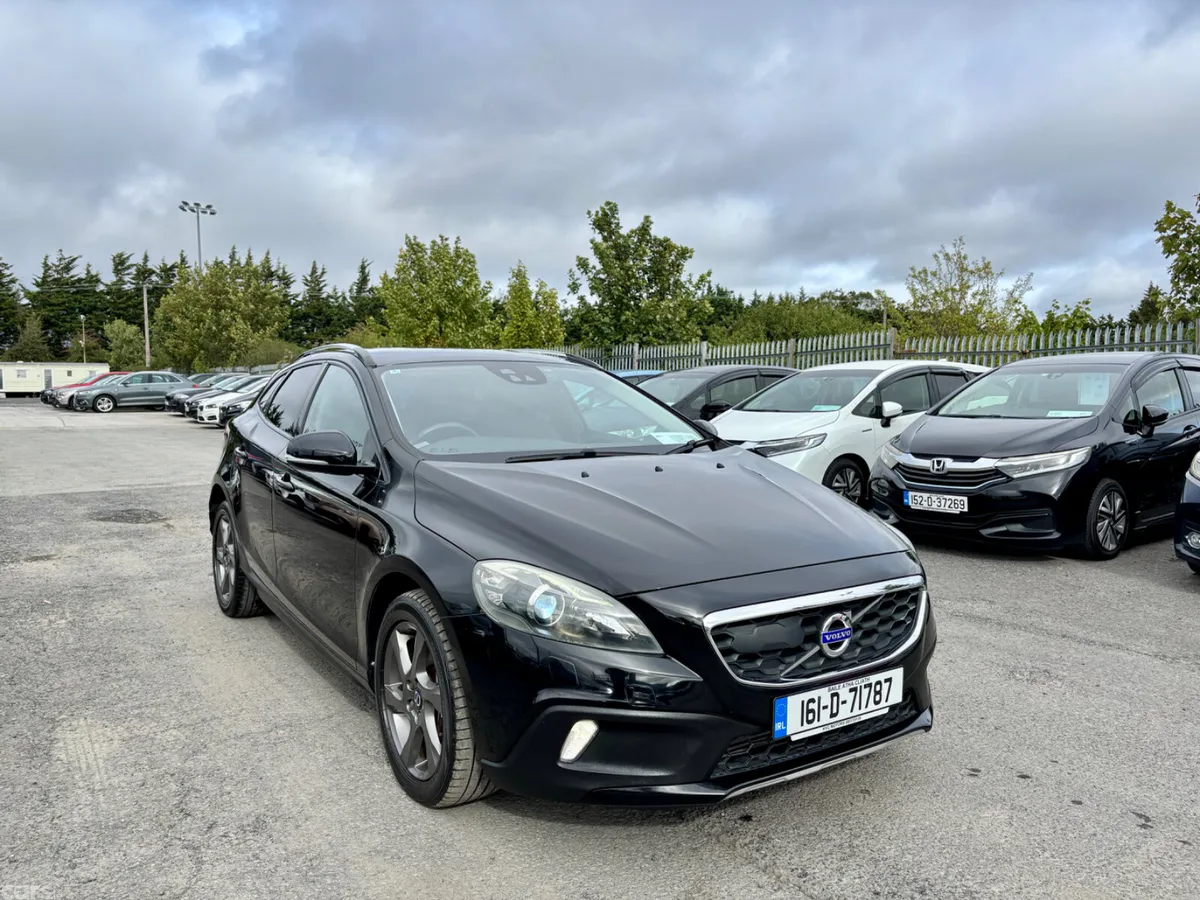 Volvo V40 Hatchback, Diesel, 2016, Black