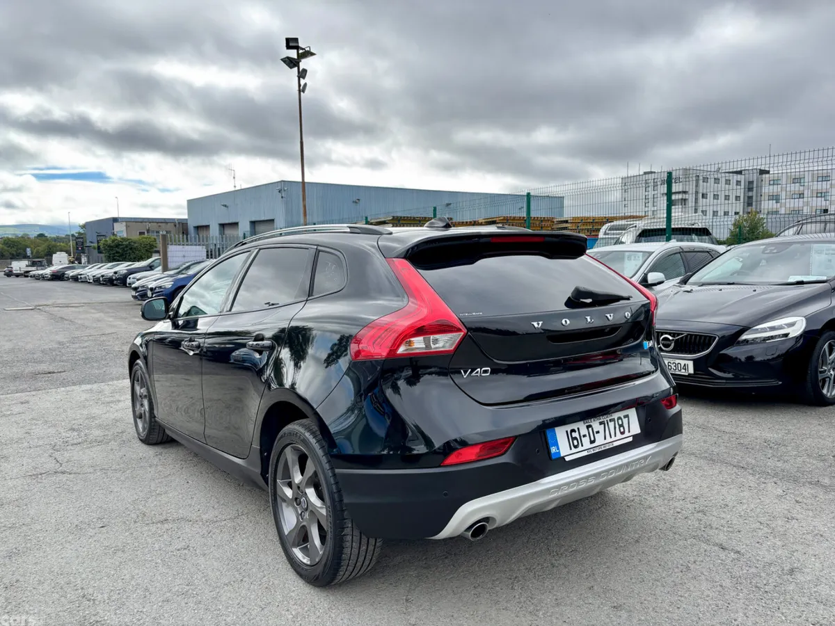 Volvo V40 Hatchback, Diesel, 2016, Black