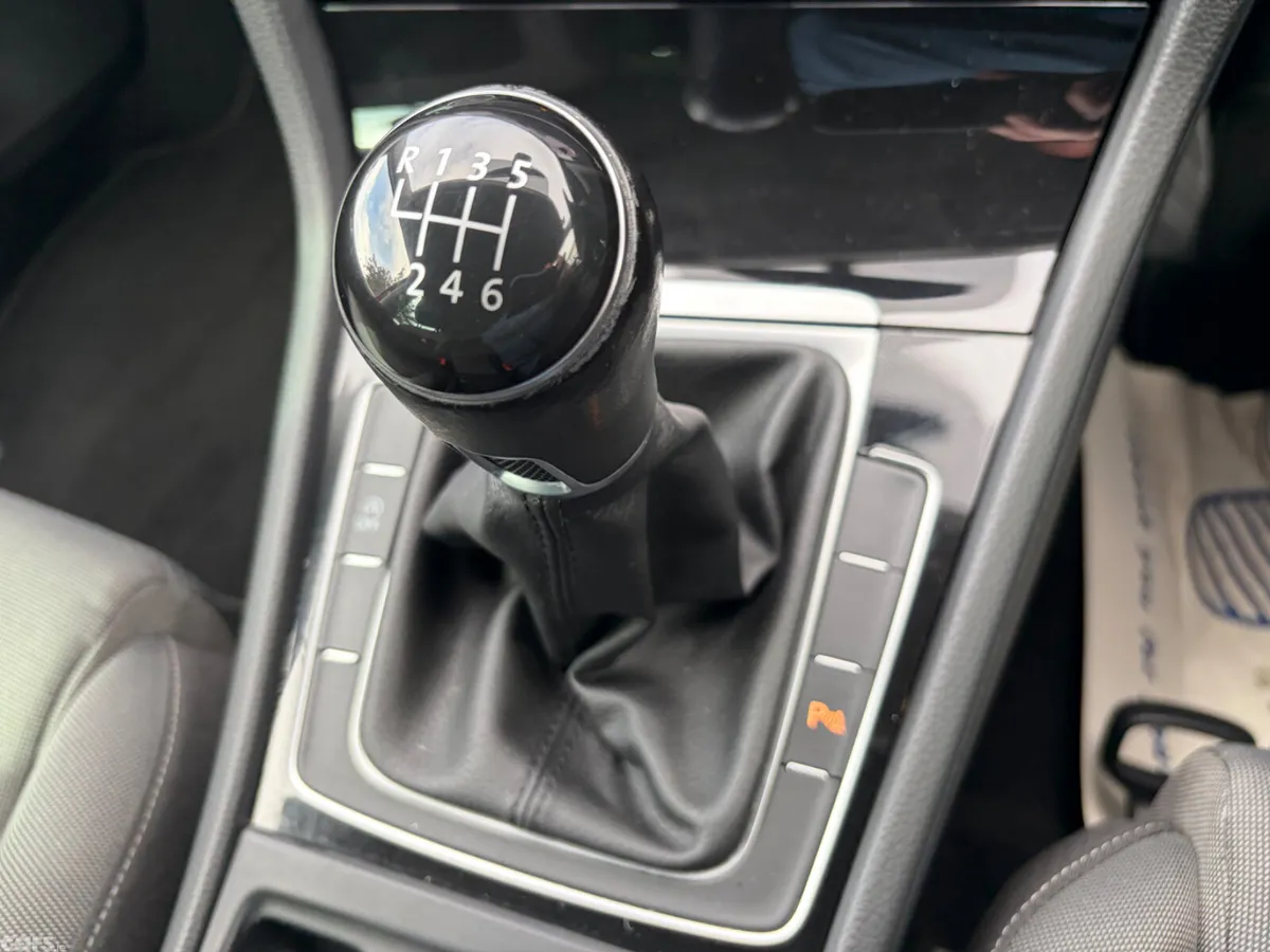 Volkswagen Golf Estate, Petrol, 2017, Red