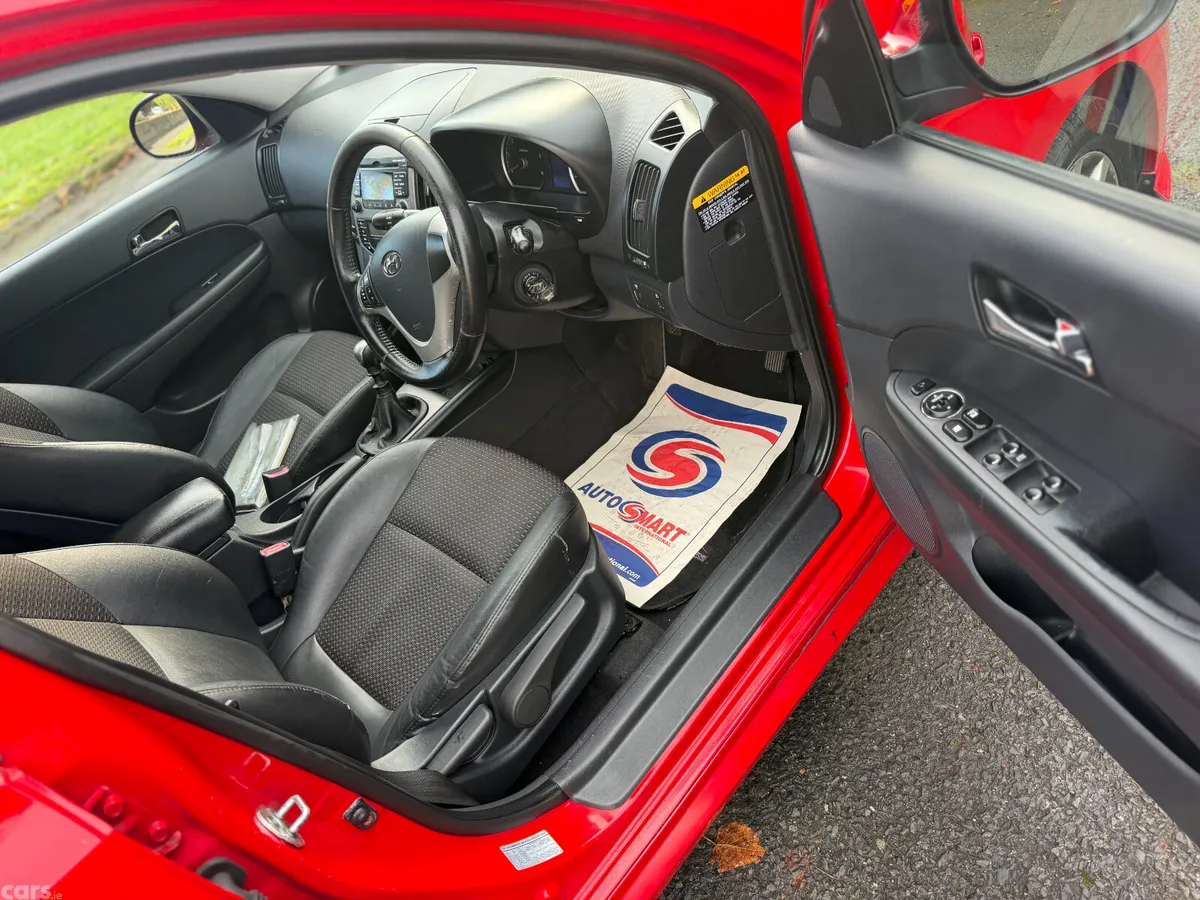Hyundai i30 MPV, Diesel, 2011, Red