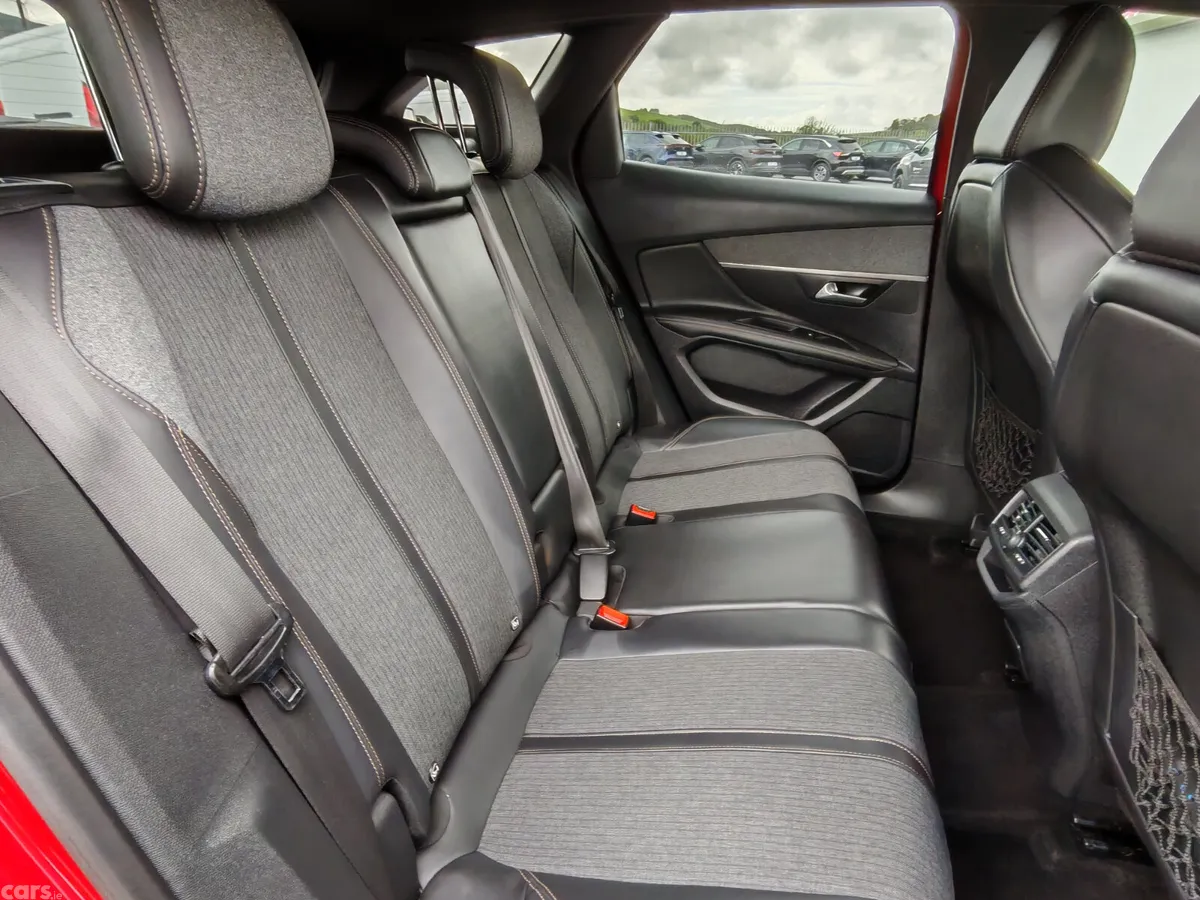 Peugeot 3008 MPV, Petrol, 2018, Red