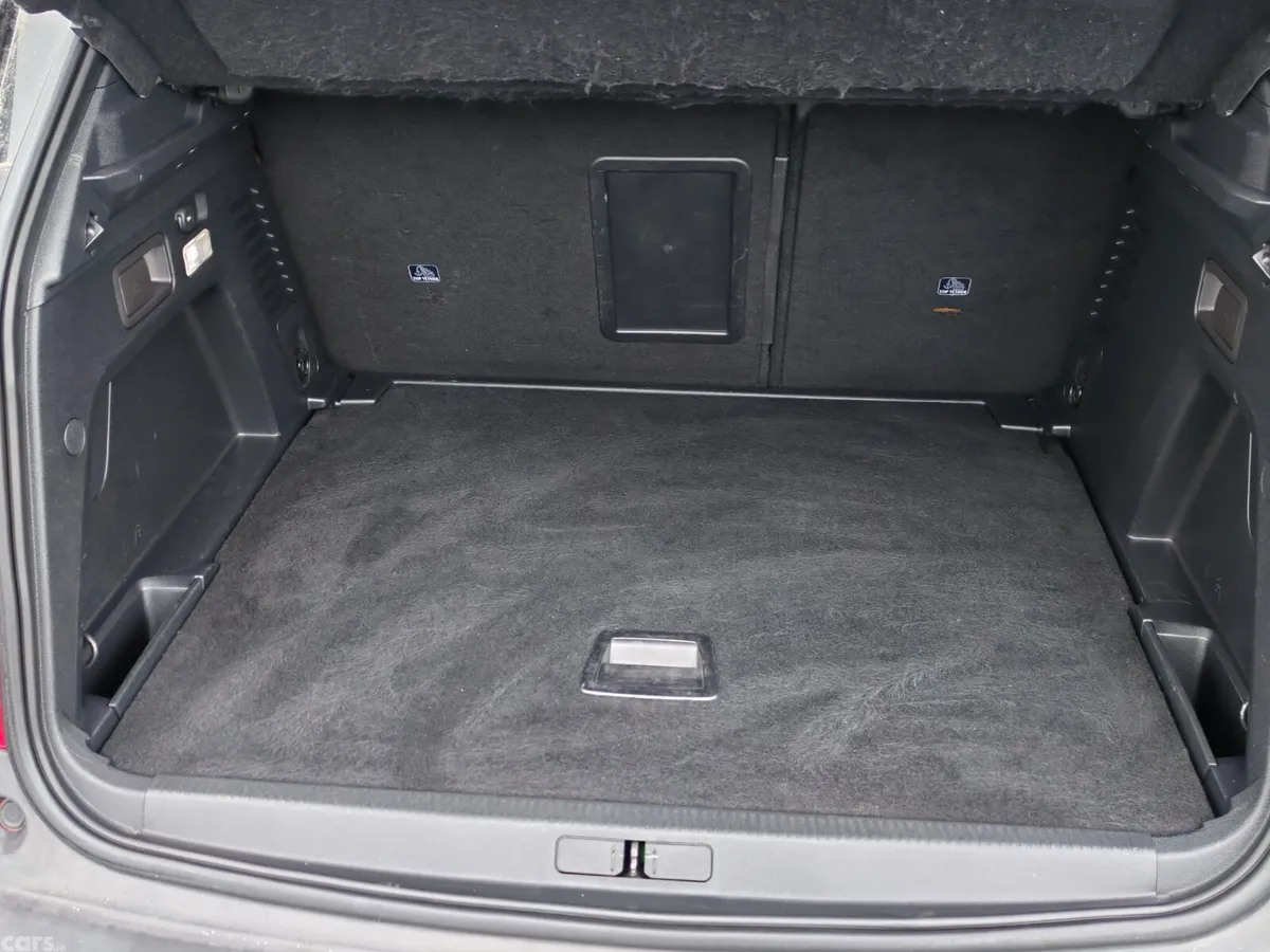 Peugeot 3008 MPV, Petrol, 2018, Red