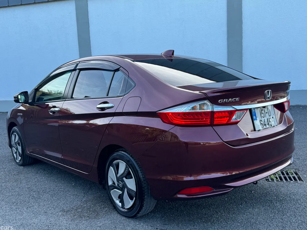 Honda Grace Saloon, Petrol Hybrid, 2015, Red