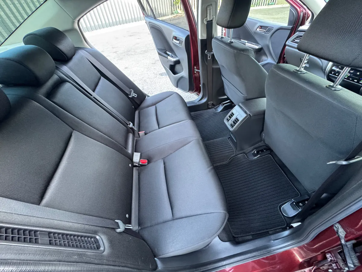 Honda Grace Saloon, Petrol Hybrid, 2015, Red