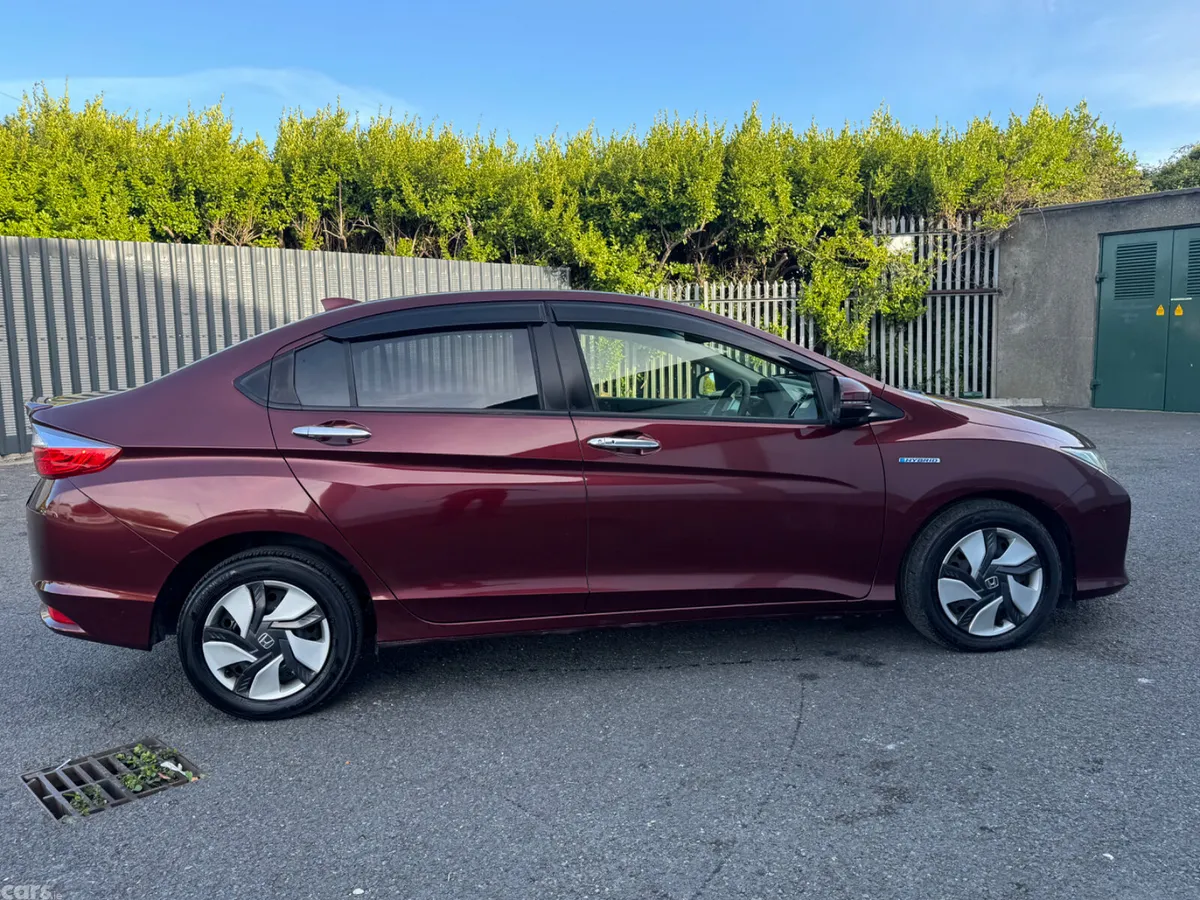 Honda Grace Saloon, Petrol Hybrid, 2015, Red