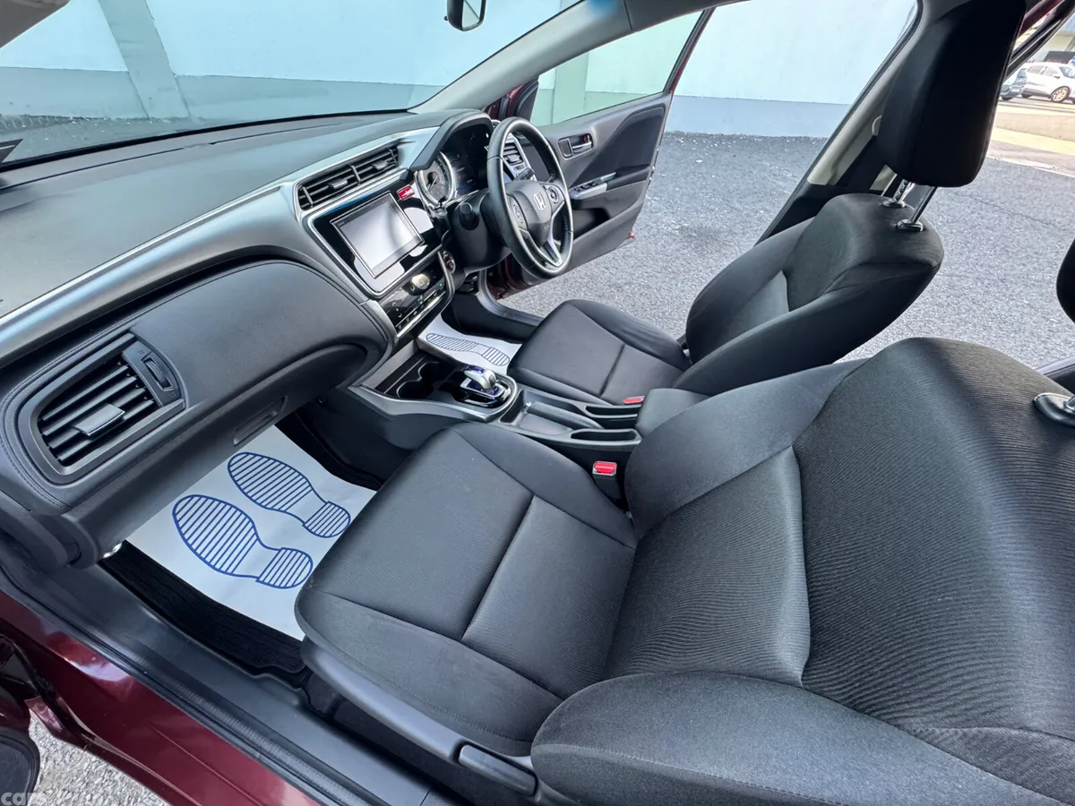 Honda Grace Saloon, Petrol Hybrid, 2015, Red