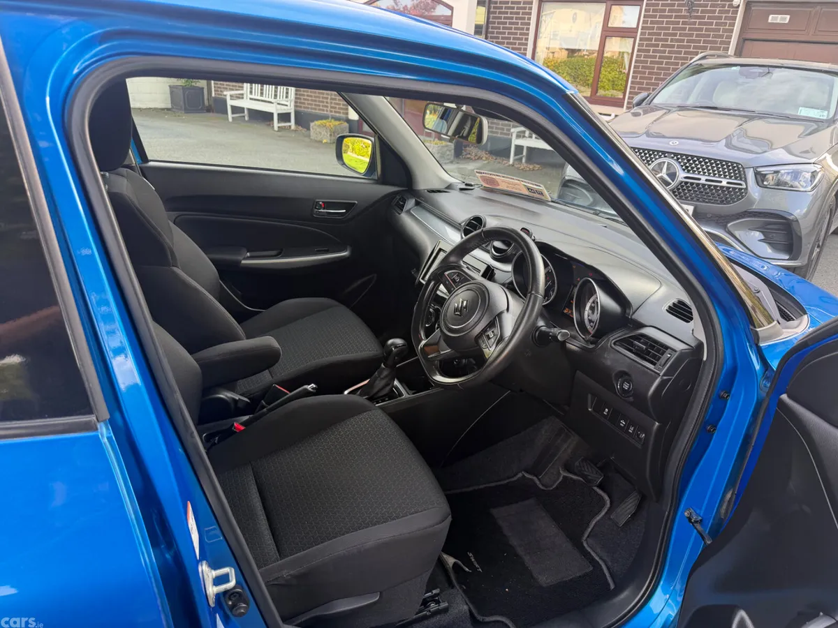 Suzuki Swift Hatchback, Petrol, 2019, Blue