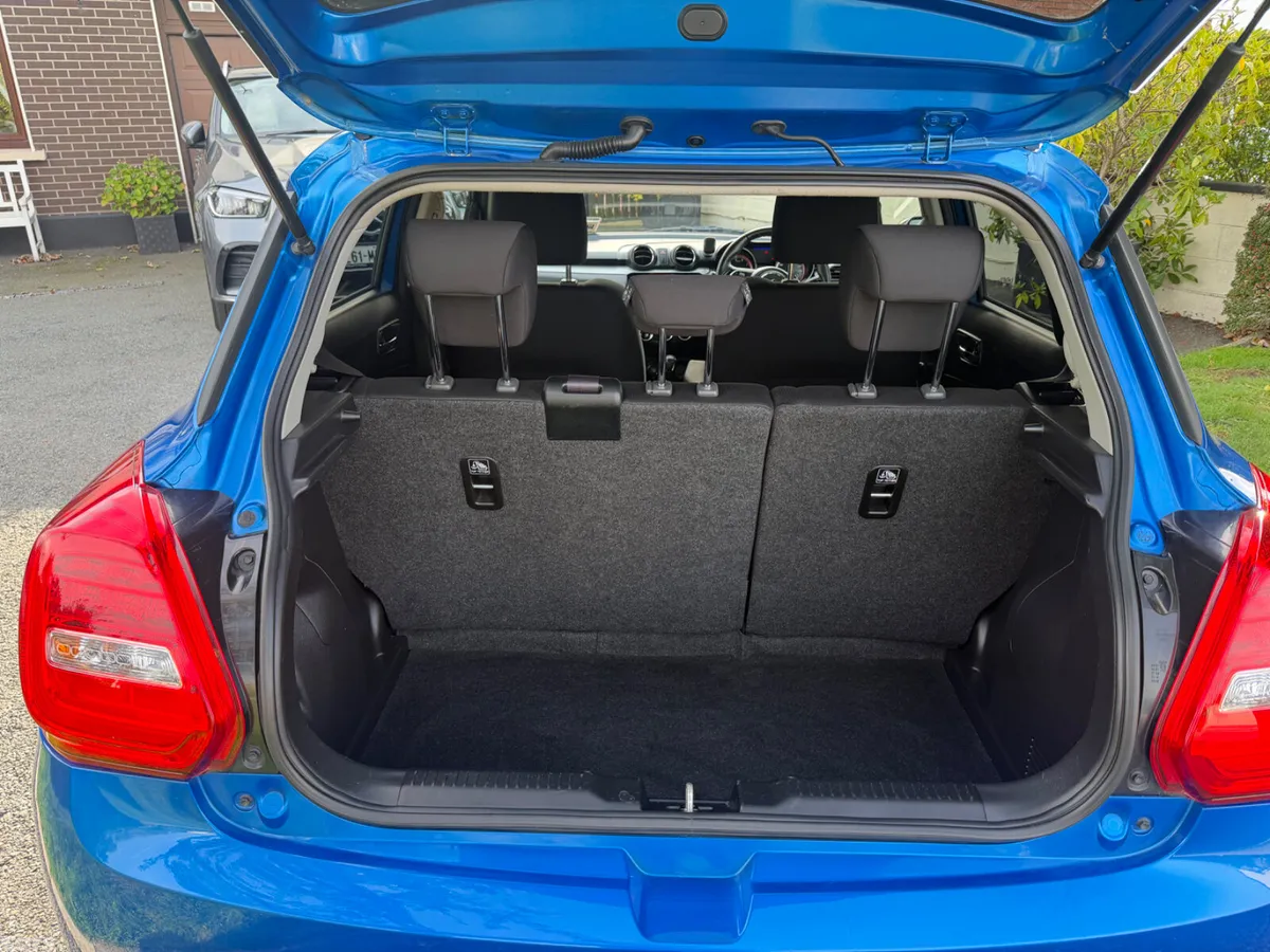 Suzuki Swift Hatchback, Petrol, 2019, Blue
