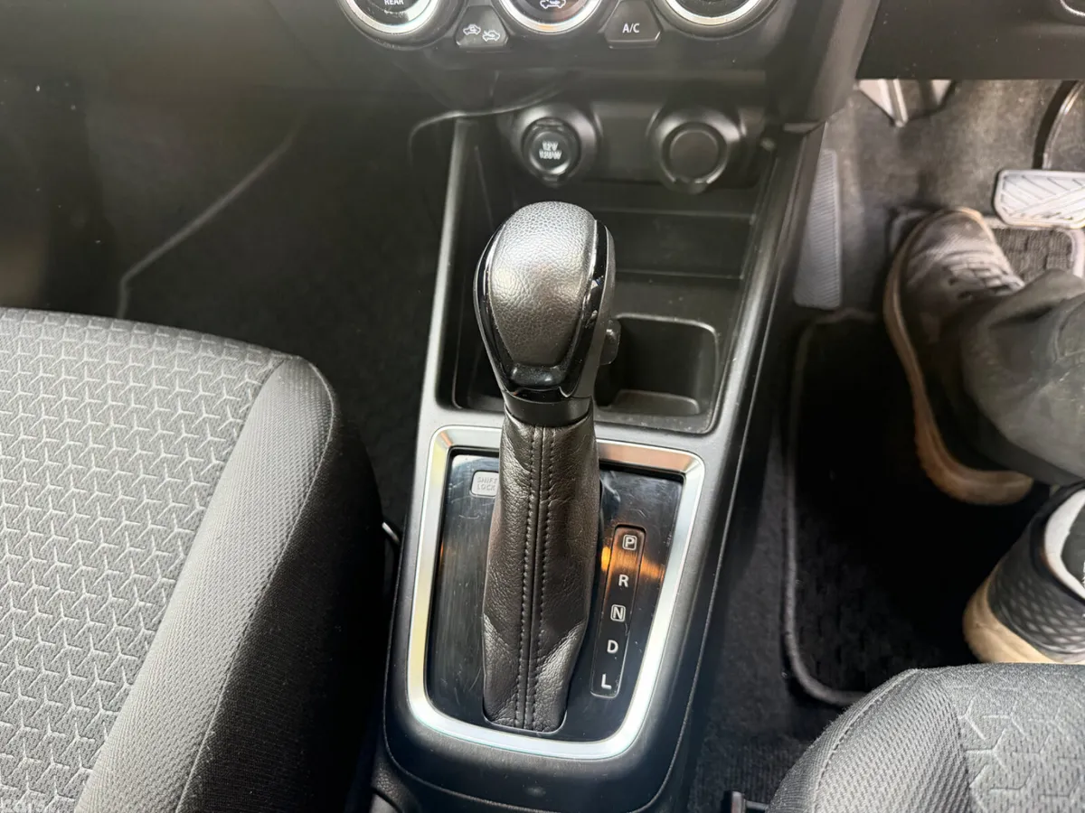 Suzuki Swift Hatchback, Petrol, 2019, Blue